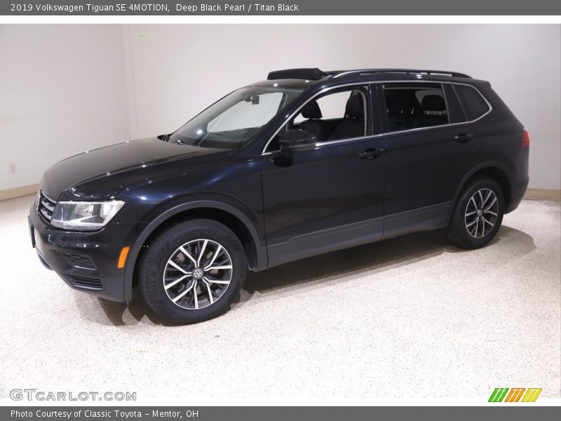 Deep Black Pearl / Titan Black 2019 Volkswagen Tiguan SE 4MOTION