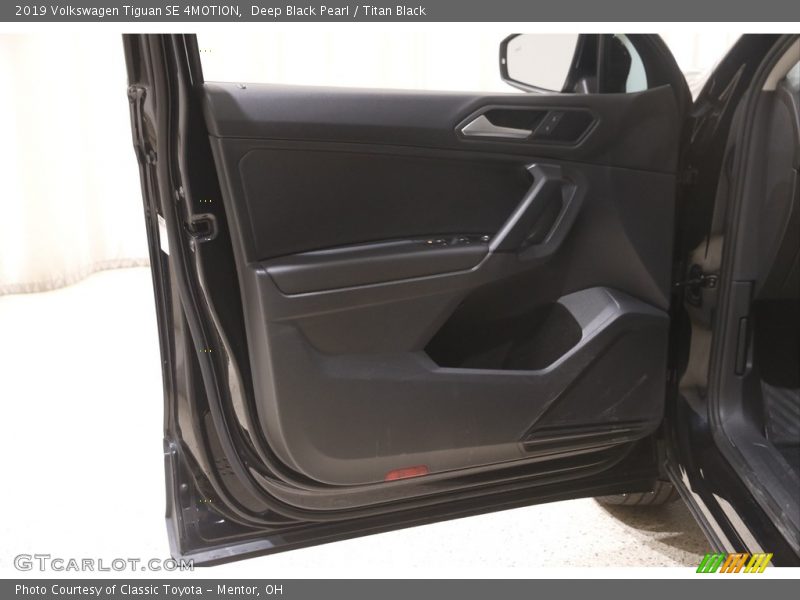 Deep Black Pearl / Titan Black 2019 Volkswagen Tiguan SE 4MOTION