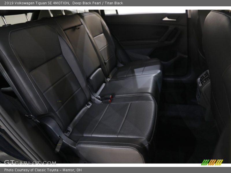 Deep Black Pearl / Titan Black 2019 Volkswagen Tiguan SE 4MOTION