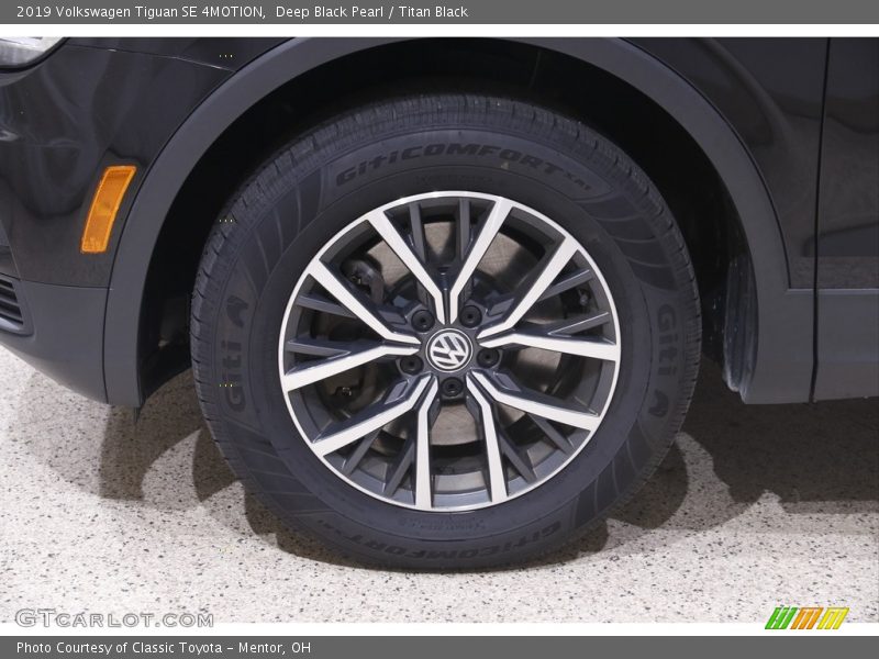 Deep Black Pearl / Titan Black 2019 Volkswagen Tiguan SE 4MOTION