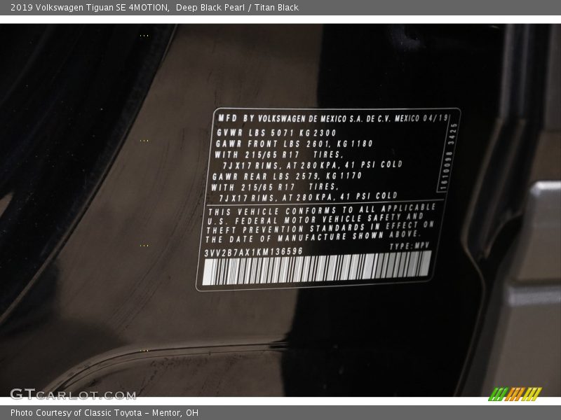 Deep Black Pearl / Titan Black 2019 Volkswagen Tiguan SE 4MOTION