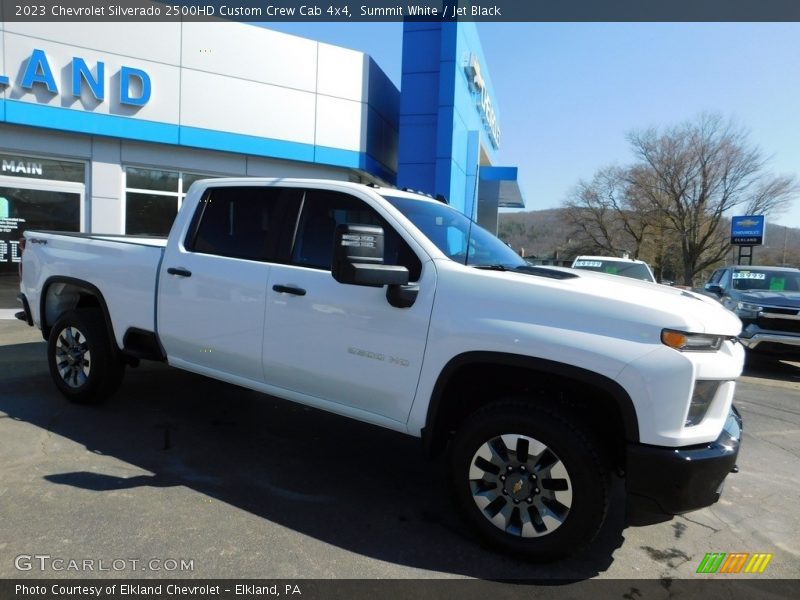 Summit White / Jet Black 2023 Chevrolet Silverado 2500HD Custom Crew Cab 4x4