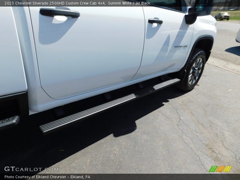 Summit White / Jet Black 2023 Chevrolet Silverado 2500HD Custom Crew Cab 4x4