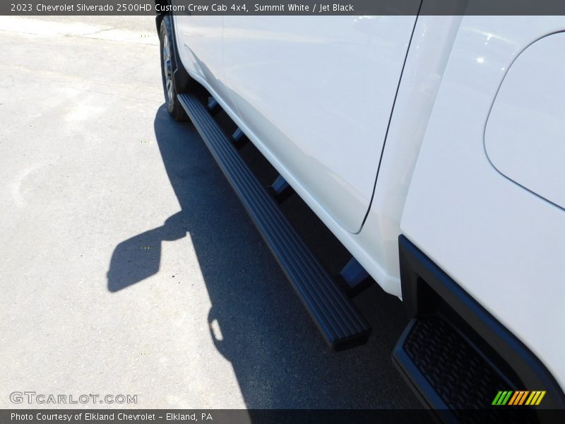 Summit White / Jet Black 2023 Chevrolet Silverado 2500HD Custom Crew Cab 4x4