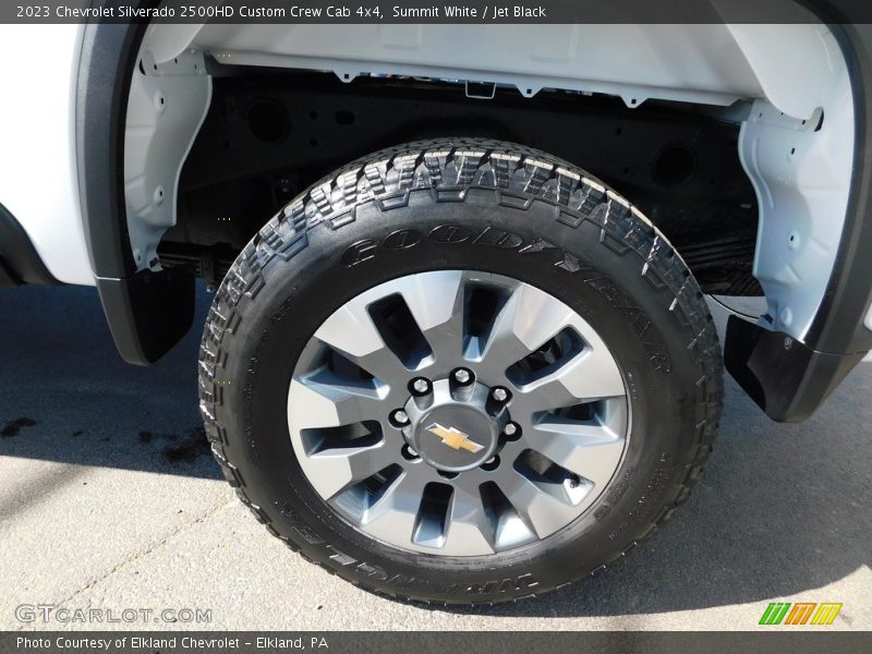 Summit White / Jet Black 2023 Chevrolet Silverado 2500HD Custom Crew Cab 4x4
