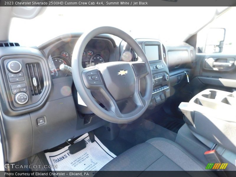 Summit White / Jet Black 2023 Chevrolet Silverado 2500HD Custom Crew Cab 4x4
