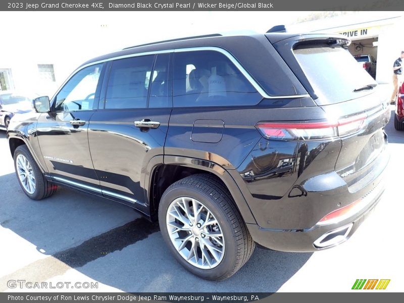 Diamond Black Crystal Pearl / Wicker Beige/Global Black 2023 Jeep Grand Cherokee 4XE