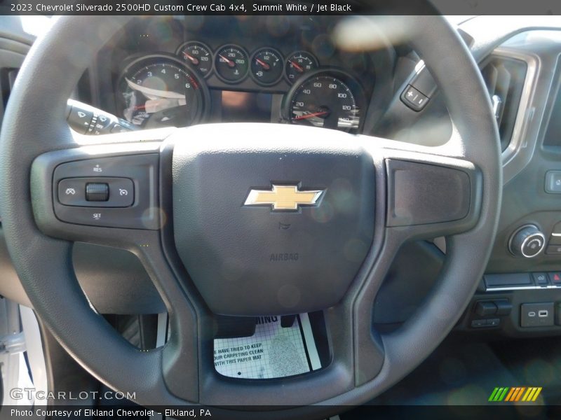 Summit White / Jet Black 2023 Chevrolet Silverado 2500HD Custom Crew Cab 4x4