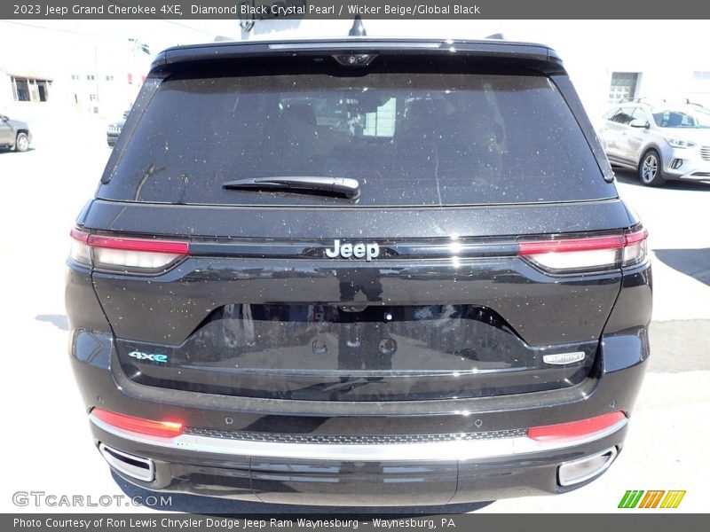 Diamond Black Crystal Pearl / Wicker Beige/Global Black 2023 Jeep Grand Cherokee 4XE