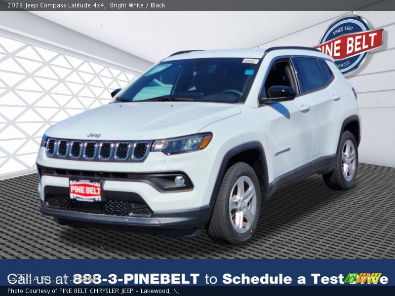 Bright White / Black 2023 Jeep Compass Latitude 4x4