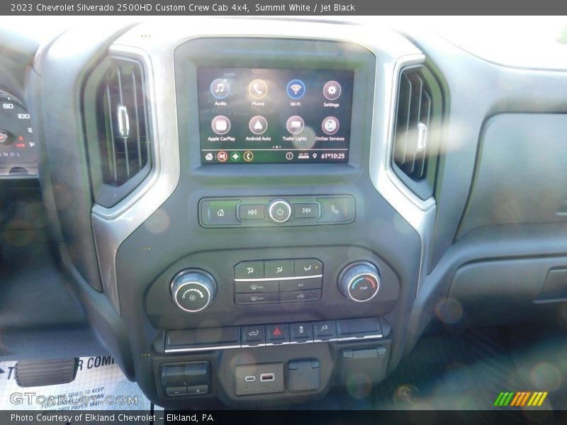 Summit White / Jet Black 2023 Chevrolet Silverado 2500HD Custom Crew Cab 4x4