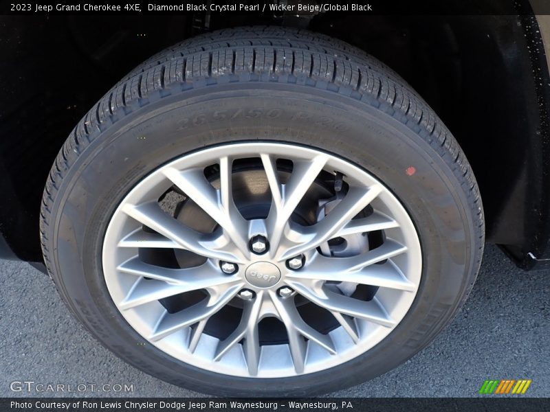 Diamond Black Crystal Pearl / Wicker Beige/Global Black 2023 Jeep Grand Cherokee 4XE