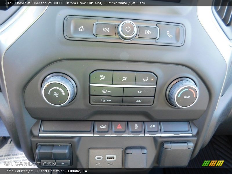 Summit White / Jet Black 2023 Chevrolet Silverado 2500HD Custom Crew Cab 4x4