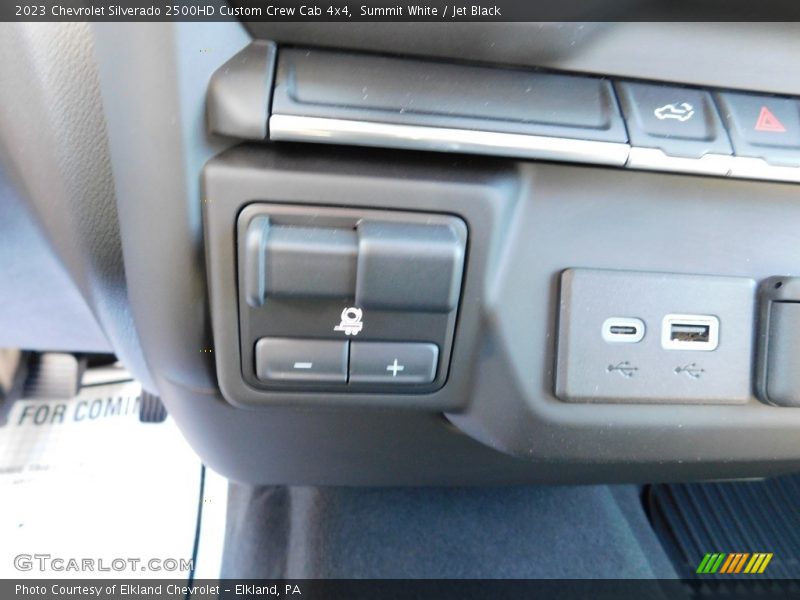 Summit White / Jet Black 2023 Chevrolet Silverado 2500HD Custom Crew Cab 4x4