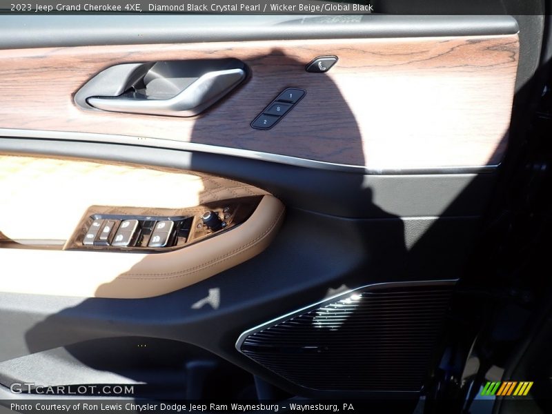 Diamond Black Crystal Pearl / Wicker Beige/Global Black 2023 Jeep Grand Cherokee 4XE