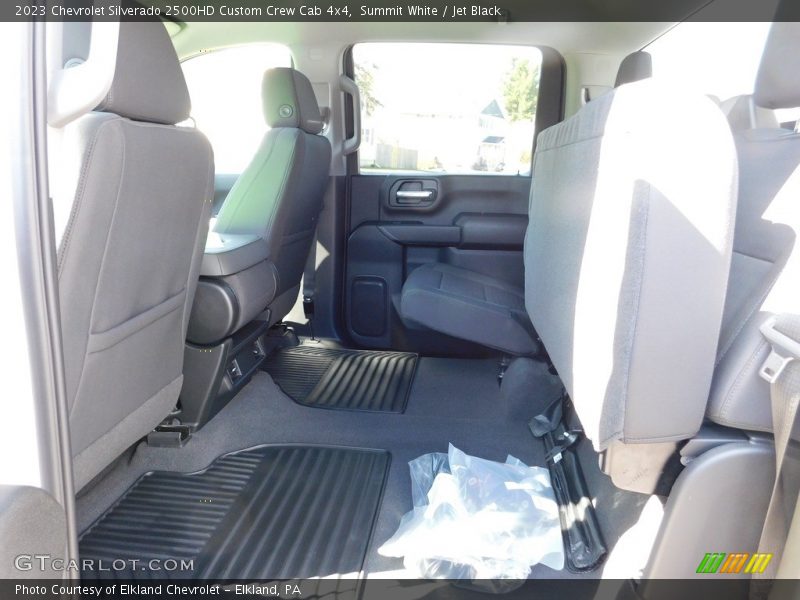Summit White / Jet Black 2023 Chevrolet Silverado 2500HD Custom Crew Cab 4x4