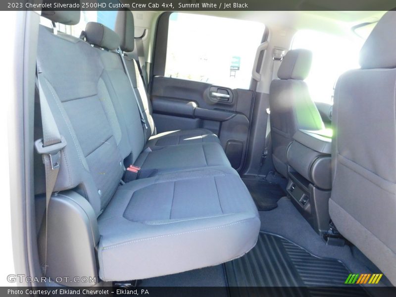Summit White / Jet Black 2023 Chevrolet Silverado 2500HD Custom Crew Cab 4x4