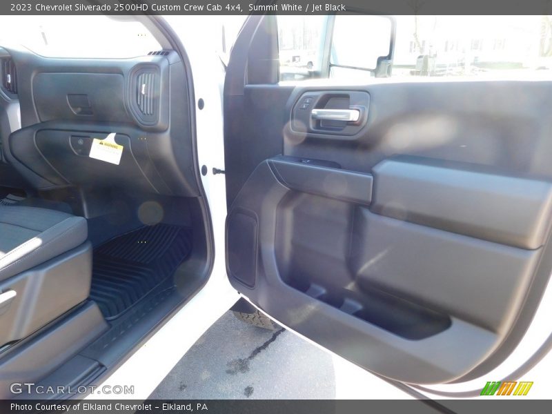 Summit White / Jet Black 2023 Chevrolet Silverado 2500HD Custom Crew Cab 4x4