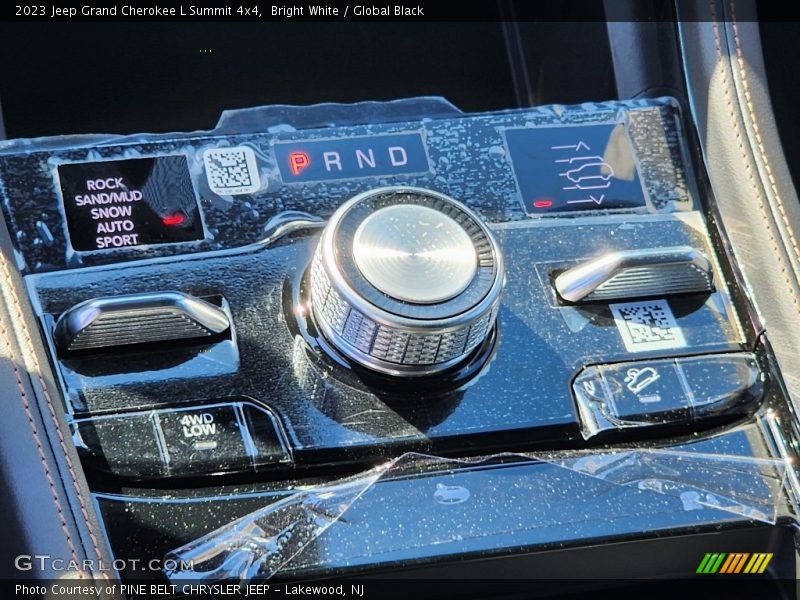Bright White / Global Black 2023 Jeep Grand Cherokee L Summit 4x4