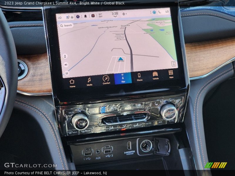 Navigation of 2023 Grand Cherokee L Summit 4x4