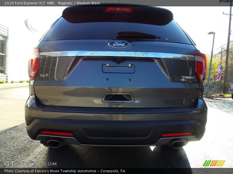 Magnetic / Medium Black 2019 Ford Explorer XLT 4WD