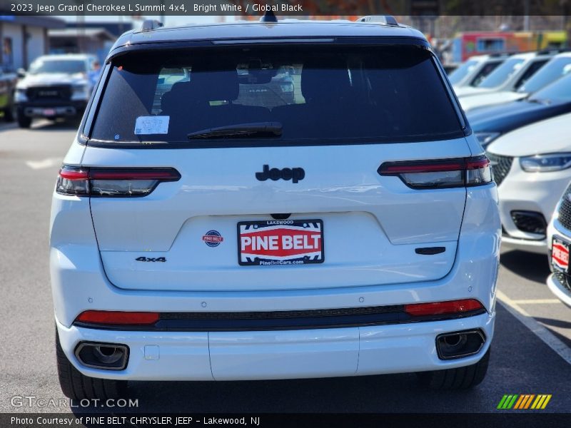 Bright White / Global Black 2023 Jeep Grand Cherokee L Summit 4x4