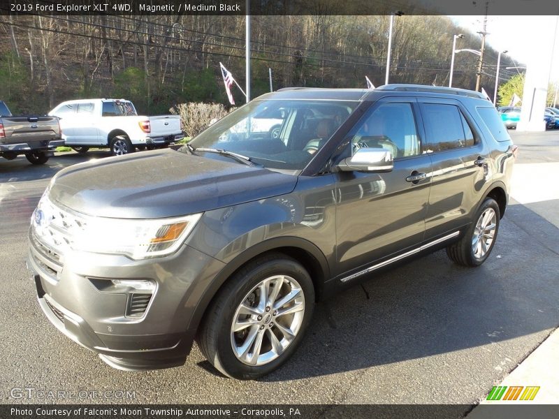 Magnetic / Medium Black 2019 Ford Explorer XLT 4WD