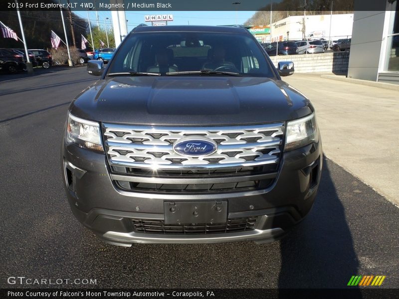 Magnetic / Medium Black 2019 Ford Explorer XLT 4WD