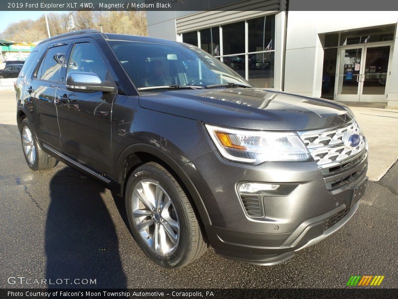 Magnetic / Medium Black 2019 Ford Explorer XLT 4WD