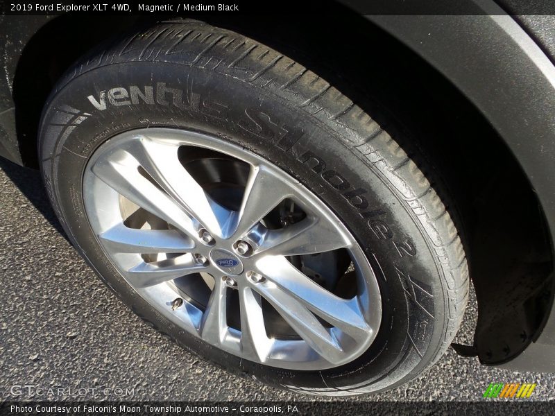 Magnetic / Medium Black 2019 Ford Explorer XLT 4WD