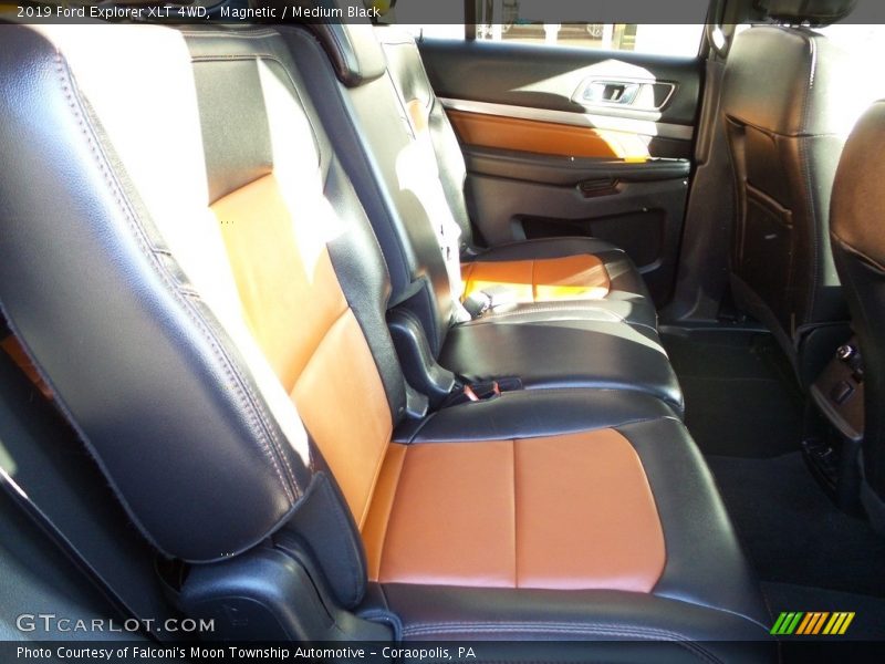 Magnetic / Medium Black 2019 Ford Explorer XLT 4WD