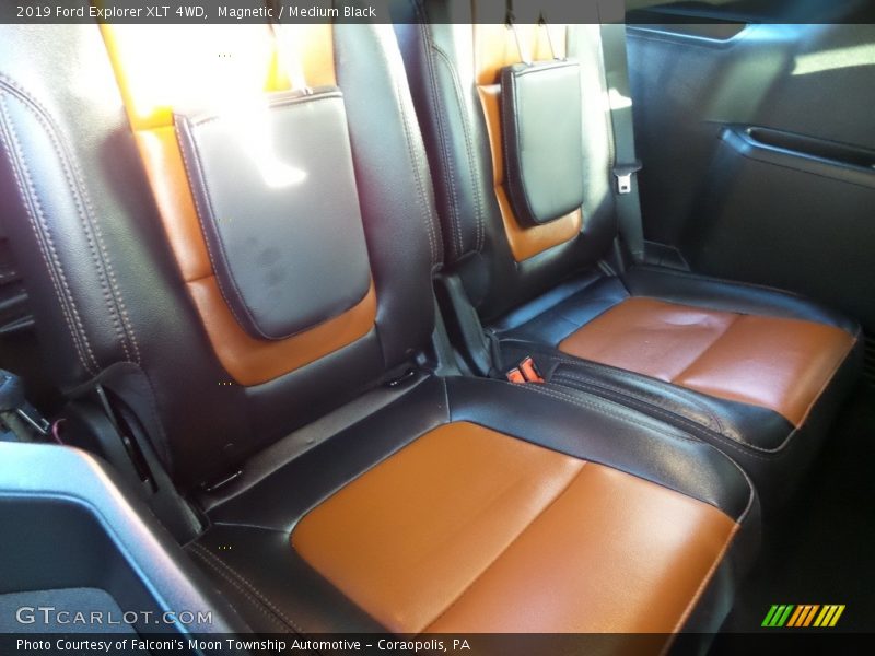 Magnetic / Medium Black 2019 Ford Explorer XLT 4WD