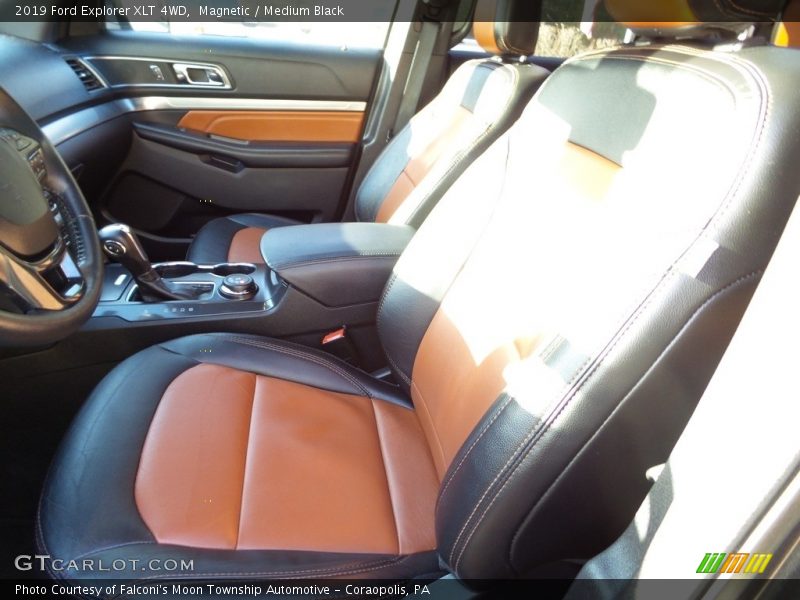 Magnetic / Medium Black 2019 Ford Explorer XLT 4WD