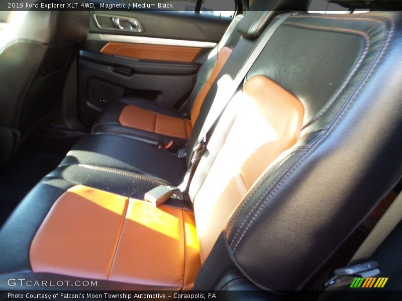 Magnetic / Medium Black 2019 Ford Explorer XLT 4WD