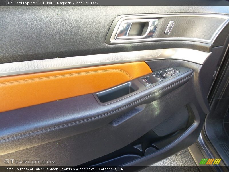 Magnetic / Medium Black 2019 Ford Explorer XLT 4WD