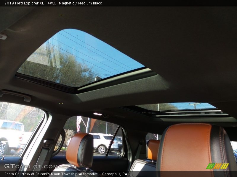 Magnetic / Medium Black 2019 Ford Explorer XLT 4WD