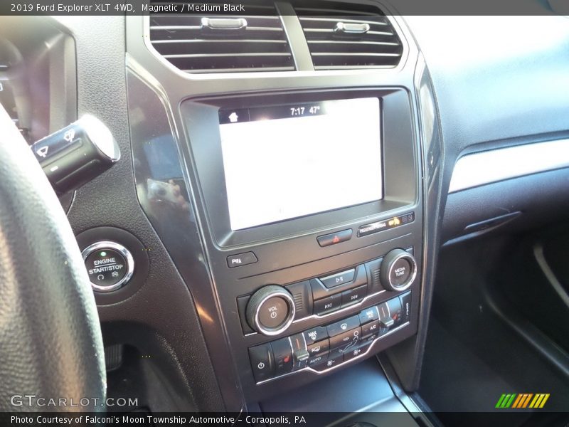 Magnetic / Medium Black 2019 Ford Explorer XLT 4WD