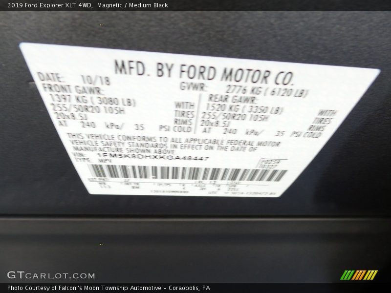 Magnetic / Medium Black 2019 Ford Explorer XLT 4WD