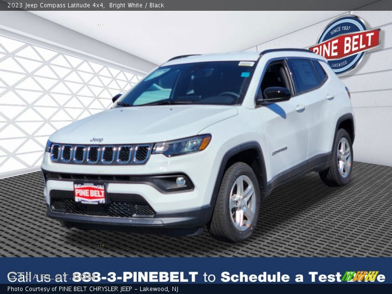 Bright White / Black 2023 Jeep Compass Latitude 4x4