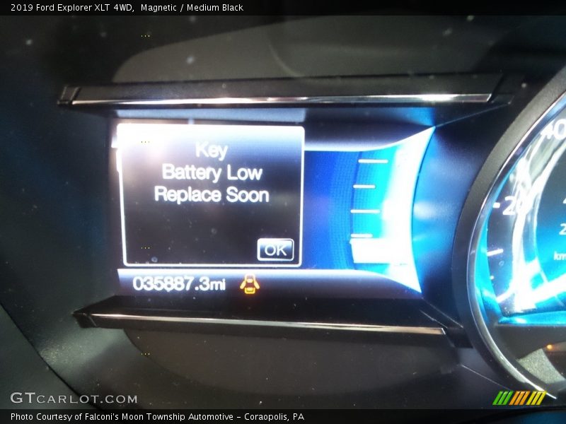 Magnetic / Medium Black 2019 Ford Explorer XLT 4WD