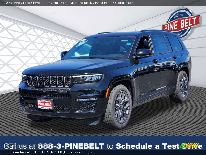 Diamond Black Crystal Pearl / Global Black 2023 Jeep Grand Cherokee L Summit 4x4