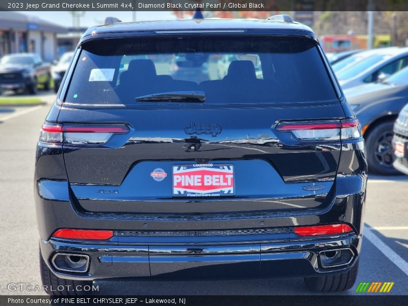 Diamond Black Crystal Pearl / Global Black 2023 Jeep Grand Cherokee L Summit 4x4