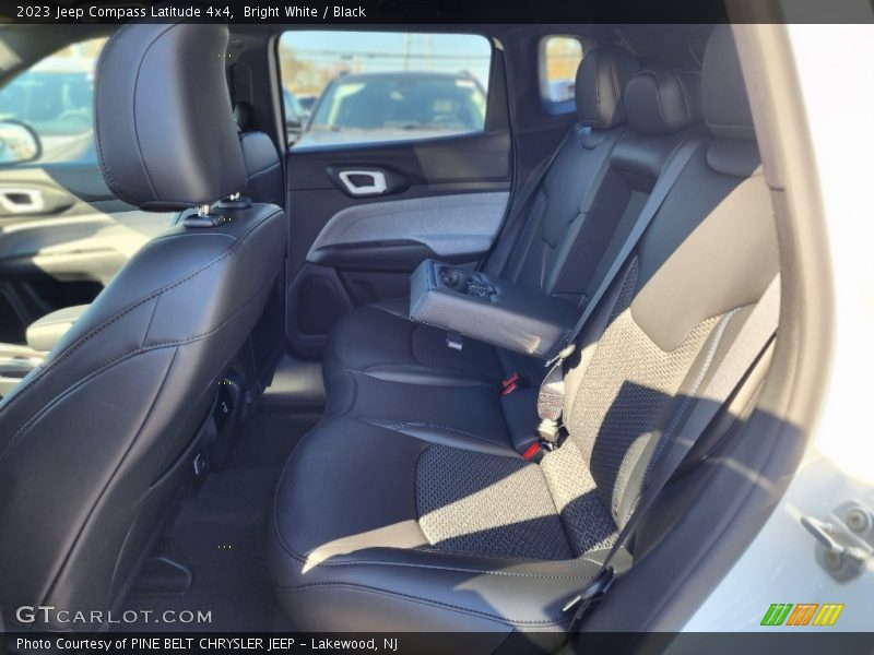 Bright White / Black 2023 Jeep Compass Latitude 4x4
