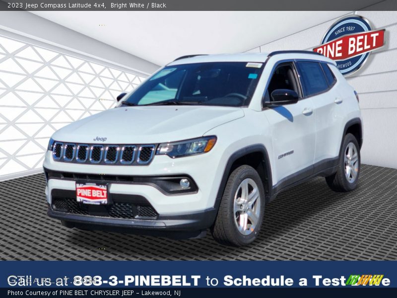 Bright White / Black 2023 Jeep Compass Latitude 4x4