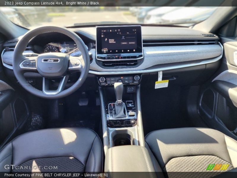 Bright White / Black 2023 Jeep Compass Latitude 4x4