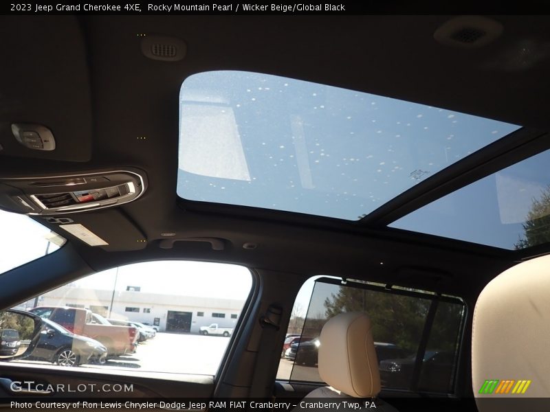 Sunroof of 2023 Grand Cherokee 4XE