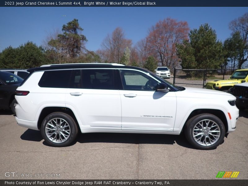 Bright White / Wicker Beige/Global Black 2023 Jeep Grand Cherokee L Summit 4x4
