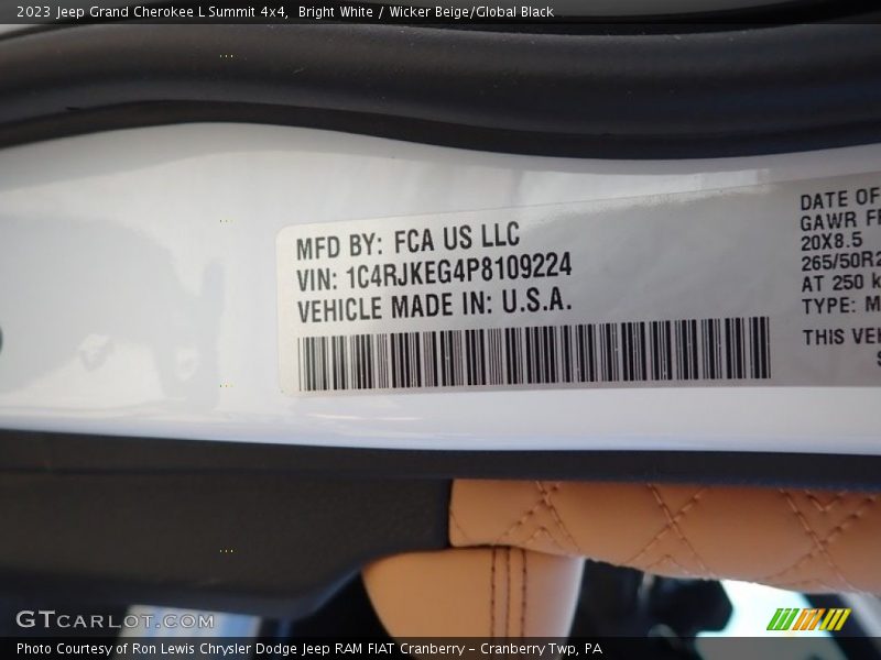 Bright White / Wicker Beige/Global Black 2023 Jeep Grand Cherokee L Summit 4x4