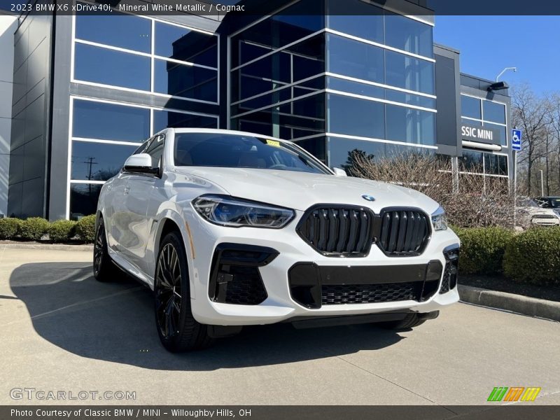 Mineral White Metallic / Cognac 2023 BMW X6 xDrive40i