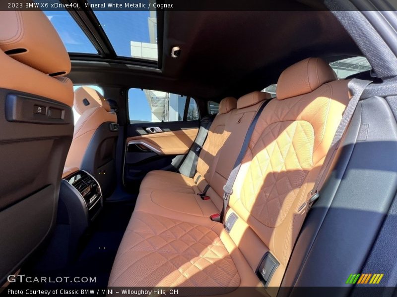 Mineral White Metallic / Cognac 2023 BMW X6 xDrive40i